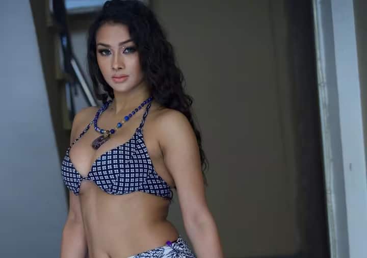 एक्ट्रेस का दमदार अंदाज किसी की आंखों में चुभा है तो कोई उनके इस अंदाज पर मर मिटा है. हाल ही में उन्होंने 'जिगर में बड़ी आग है' पर डांस किया, जिसे जमकर शेयर किया जा रहा है. सोशल मीडिया पर यूजर्स इस वीडियो पर अपनी प्रतिक्रिया देते भी नजर आ रहे हैं.