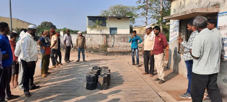 Parbhani APMC Jintur Agricultural Produce Market Committee measure fraud difference of 10 kg  Parbhani: जिंतूर कृषी उत्पन्न बाजार समितीच्या मापात 'पाप'; 10 किलोची तफावत, शेतकऱ्यांची मोठी फसवणूक