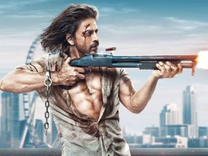 शाहरुख खान (Shah Rukh Khan) हा सध्या त्याच्या  पठाण (Pathaan) या आगामी चित्रपटाचं प्रमोशन सोशल मीडियाच्या माध्यमातून करत आहे.