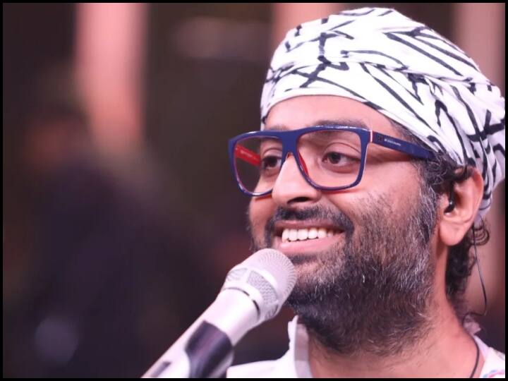 अरिजीत की नेट वर्थ की बात करें तो उनकी नेट वर्थ 70 मिलियन डॉलर से ज्यादा है. एक घंटे के लाइव कॉन्सर्ट के लिए वह 1.5 करोड़ रुपये चार्ज करते हैं.