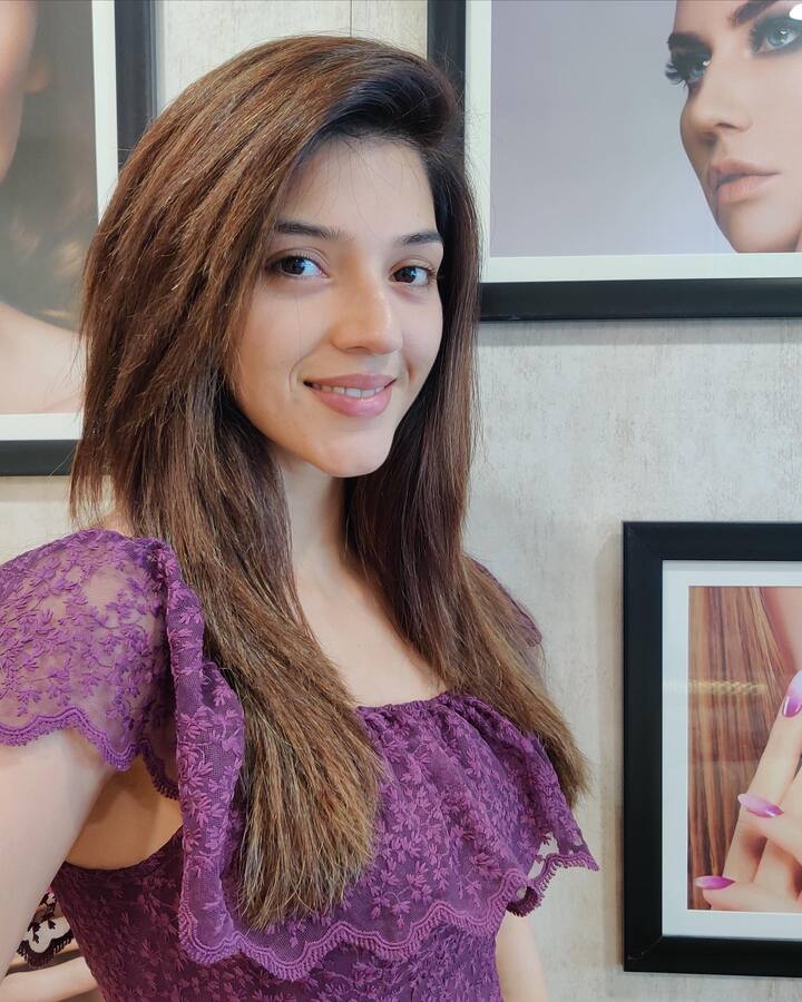 మెహ్రీన్ అందమైన ఫోటోలు  -Image Credit: Mehreen Pirzada/Instagram