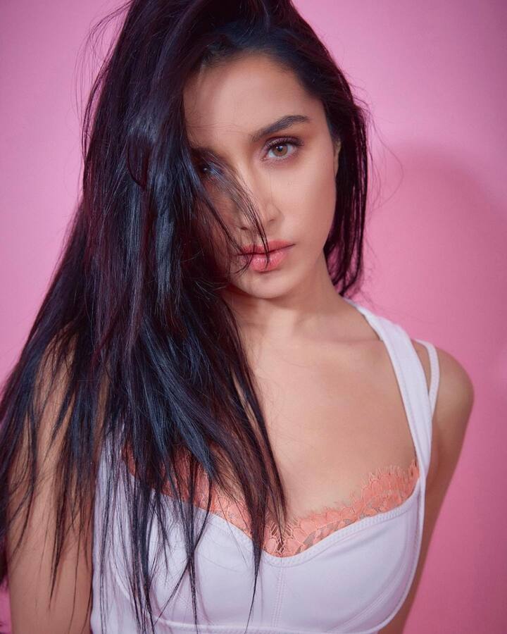 श्रद्धाला इन्स्टाग्रामवर 77 मिलियन फॉलोवर्स आहेत.