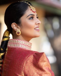 Anchor Sreemukhi: రాయల్ లుక్ తో మెస్మరైజ్ చేస్తున్న రాములమ్మ