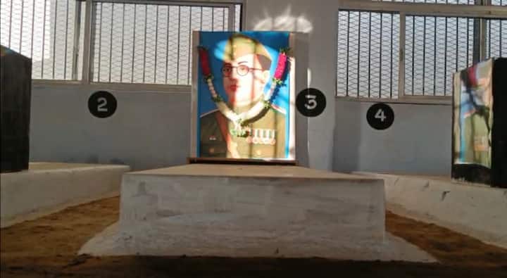 सुभाष वार्ड में तीन नंबर पट्टी पर नेताजी रहा करते थे.जेल में आने से पहले उनका वारंट,उनका एडमिशन याने दाखिला फॉर्म भी इस संग्रहालय में सहेज कर रखा गया है.अमूमन पहले विशेष मौके पर ही शहरवासी सुभाष वार्ड को देख पाते थे लेकिन अब निरंतर लोग इस वार्ड को म्यूजियम के रूप में देख सकते हैं.