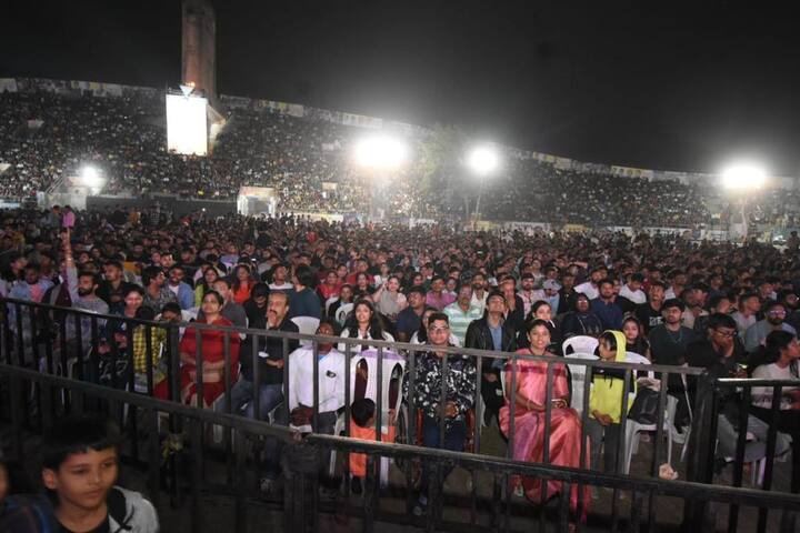 द ग्रेट खली यांना बघण्यासाठी हजारोंच्या संख्येत नागपूरकर यशवंत स्डेयिमवर पोहोचले होते.