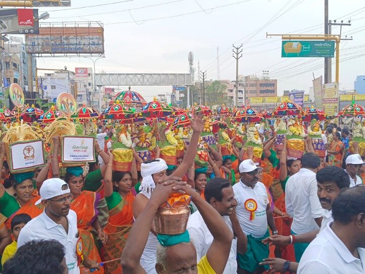 கரூரில் தீர்த்த குடம் எடுத்துச் செல்லும் நிகழ்ச்சியில்  பங்கேற்ற பாஜக மாநில தலைவர் அண்ணாமலை