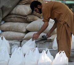 Photo: पाकिस्तानात वीज संकट, संपूर्ण देश अंधारात