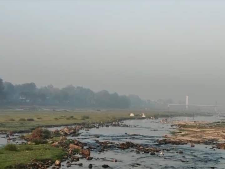 एकीकडे राज्यात तापमानात वाढ होत असताना नागरिकांना दिलासा मिळत आहे मात्र दुसरीकडे उत्तर महाराष्ट्रात अजूनही थंडीचा कडाका कायम आहे.