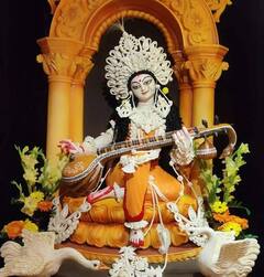 Basant Panchami 2023: कोलकाता में सिर्फ दुर्गा पूजा ही नहीं सरस्वती पूजा का पर्व भी होता है खास, यहां इस तरह से होती है ज्ञान की देवी की उपासना