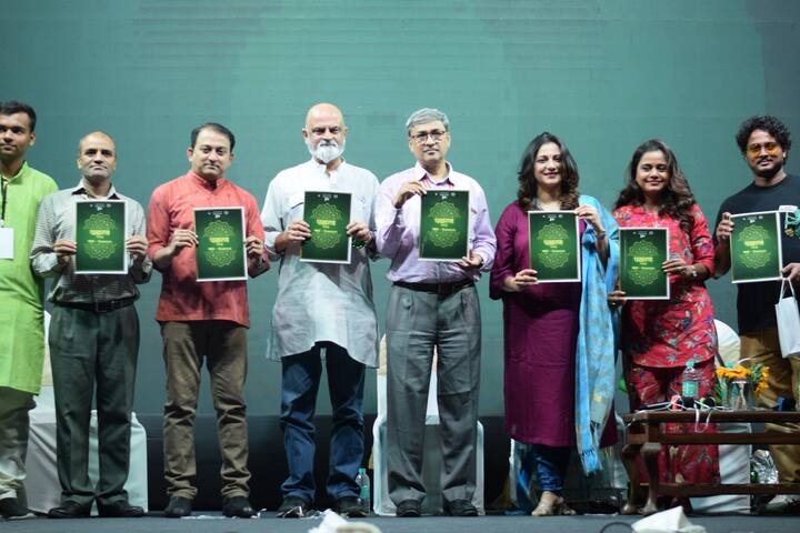 आमोद चे हे दहावे वर्ष आहे व नुकतेच २१ तारखेला मंडळाच्या  ' पखरण ' ह्या वार्षिक अंकाचे अनावरण करण्यात आले.