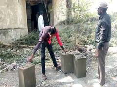 Nanded : पदवीधर निवडणुकीच्या मतदानासाठी लागणाऱ्या मतपेट्या कचराकुंडीत; नांदेड जिल्हा प्रशासनाचा ढिसाळ कारभार