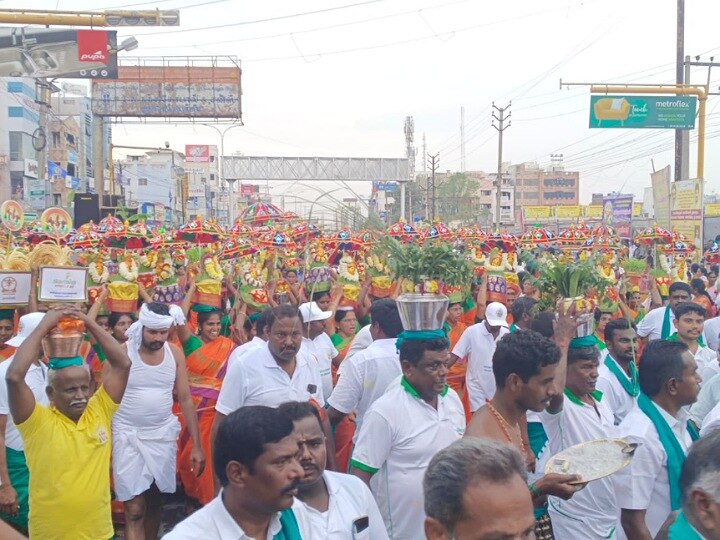 கரூரில் தீர்த்த குடம் எடுத்துச் செல்லும் நிகழ்ச்சியில்  பங்கேற்ற பாஜக மாநில தலைவர் அண்ணாமலை