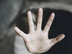 मेडिकल छात्राओं को ऑपरेशन थिएटर में बिठाकर रखता था ट्रेनर, डीप नेक कपड़े पहनने को कहता, देखना चाहता था ब्‍यूटी बोन