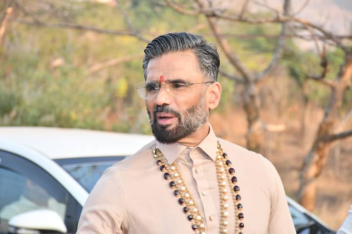 সুনীল শেট্টির খাণ্ডালার ফার্মহাউসে সাত পাকে বাঁধা পড়লেন ভারতীয় দলের ক্রিকেটার কে এল রাহুল (K L Rahul) ও অভিনেত্রী আথিয়া শেট্টি (Athiya Shetty)।