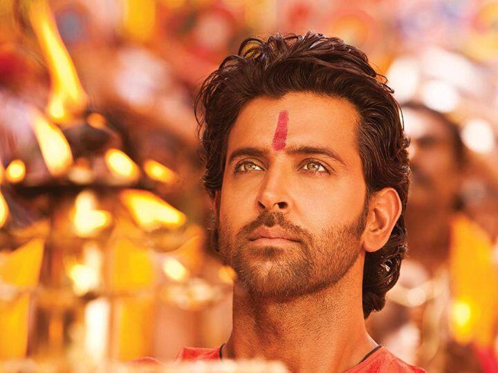 हिंदी सिनेमा के मशहूर कलाकार ऋतिक रोशन की फिल्म 'अग्निपथ' 11 साल पहले 26 जनवरी 2012 को रिलीज हुई थी. इस फिल्म ने उस दौरान बॉक्स ऑफिस पर 115 करोड़ का कारोबार किया था.