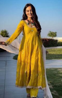 Surbhi Jyoti: ਸੁਰਭੀ ਜੋਤੀ ਐਥਨਿਕ ਲੁੱਕ 'ਚ ਦਿਖੀ ਬੇੱਹਦ ਖੂਬਸੂਰਤ, ਤਿਉਹਾਰਾਂ ਦੇ ਸੀਜ਼ਨ 'ਚ ਤੁਸੀਂ ਵੀ ਇਸ ਸਟਾਈਲ ਨੂੰ ਕਰ ਸਕਦੇ ਹੋ ਫਾਲੋ