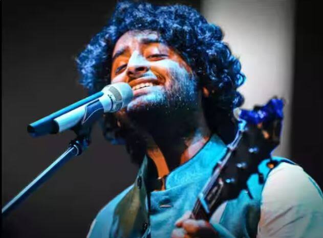 ਜੇ ਅਸੀਂ ਅਰਿਜੀਤ ਦੀ ਨੈੱਟਵਰਥ ਦੀ ਗੱਲ ਕਰੀਏ ਤਾਂ ਤੁਸੀਂ ਹੈਰਾਨ ਰਹਿ ਜਾਓਗੇ। ਬਹੁਤ ਸਾਦਗੀ ਨਾਲ ਰਹਿਣ ਵਾਲਾ ਅਰਿਜੀਤ ਸਿੰਘ ਇੱਕ ਫਿਲਮੀ ਗੀਤ ਲਈ 8-10 ਲੱਖ ਰੁਪਏ ਚਾਰਜ ਕਰਦਾ ਹੈ।