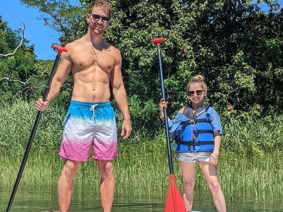 Viral News: 8 ਸਾਲ ਦੀ ਬੱਚੀ ਦੇ ਸਰੀਰ 'ਚ ਕੈਦ ਸੀ 23 ਸਾਲ ਦੀ ਕੁੜੀ! ਲੜਕੀ ਦੇ ਪਿਆਰ 'ਚ ਪਾਗਲ ਹੋ ਗਿਆ ਨੌਜਵਾਨ, ਪਰ ਲੋਕ ਕਰਨ ਲਗੇ ਟ੍ਰੋਲ viral tall man relationship with 23 year old dwarf woman looks like 8 year old kid people troll Viral News: 8 ਸਾਲ ਦੀ ਬੱਚੀ ਦੇ ਸਰੀਰ 'ਚ ਕੈਦ ਸੀ 23 ਸਾਲ ਦੀ ਕੁੜੀ! ਲੜਕੀ ਦੇ ਪਿਆਰ 'ਚ ਪਾਗਲ ਹੋ ਗਿਆ ਨੌਜਵਾਨ, ਪਰ ਲੋਕ ਕਰਨ ਲਗੇ ਟ੍ਰੋਲ