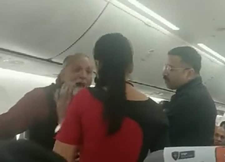 SpiceJet : Passenger offloaded from SpiceJet flight for ‘harassing’ cabin crew SpiceJet : મુસાફરે તો હદ કરી, વિમાનમાં જ એરહોસ્ટેસને રડાવી દીધી, કરી ગેરવર્તણુંક-Video