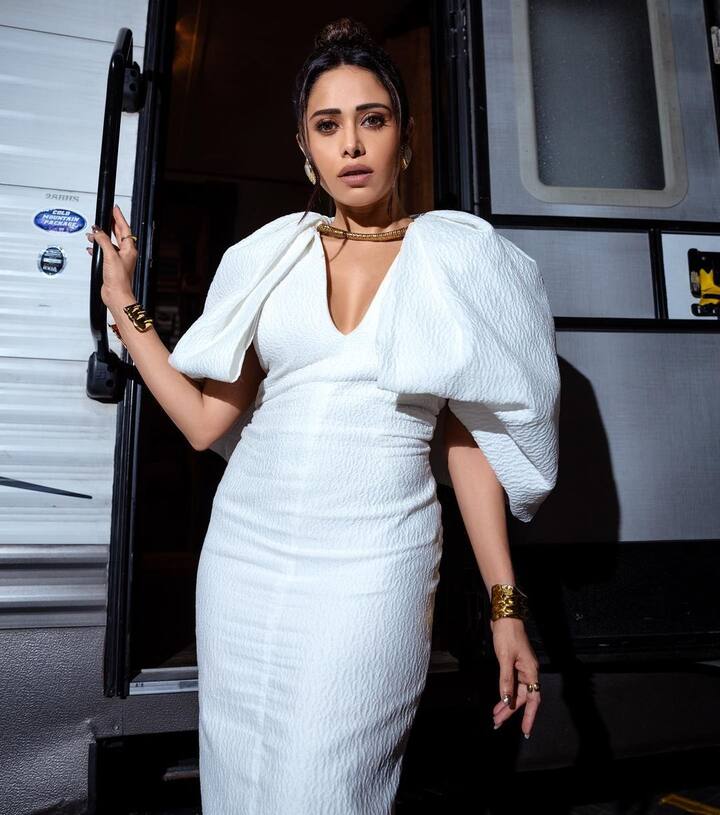 एक्ट्रेस नुसरत भरुचा अपनी बोल्ड अदाओं से लोगों को दीवाना बना लेती हैं. वह अपने हर लुक्स को एलिगेंस के साथ कैरी करती हैं. हर आउटफिट में वह बेहद प्यारी लगती हैं.