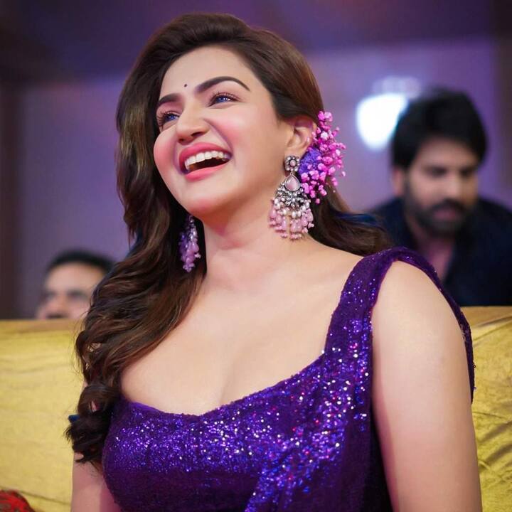 చీరలో వరలక్ష్మీ శరత్ కుమార్ ఈ వేడుకలో పాల్గొన్నది.