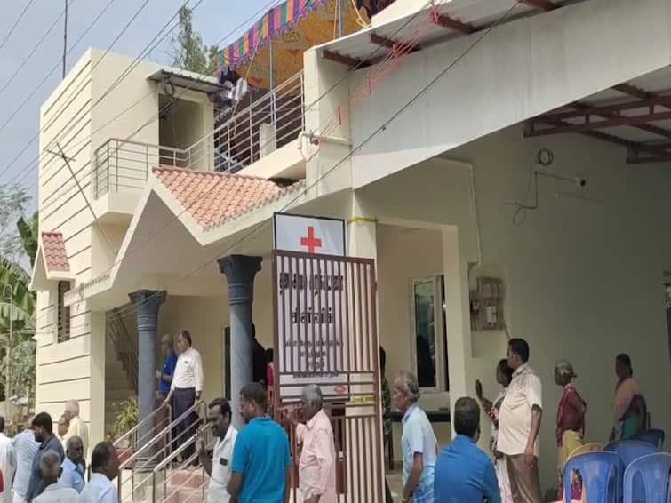 An expatriate Indian dedicated to the public who converted his native home into a hospital. வீட்டை மருத்துவமனையாக மாற்றி 10 ரூபாயில் மக்களுக்கு மருத்துவம்  - நெகிழ வைக்கும் வெளிநாட்டு வாழ் இந்தியர்