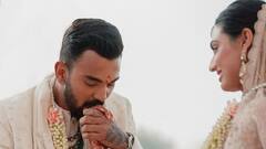 In Pics: স্বপ্নের সাত পাক, আথিয়াকে চুম্বন করে পাশে থাকার প্রতিশ্রুতি রাহুলের