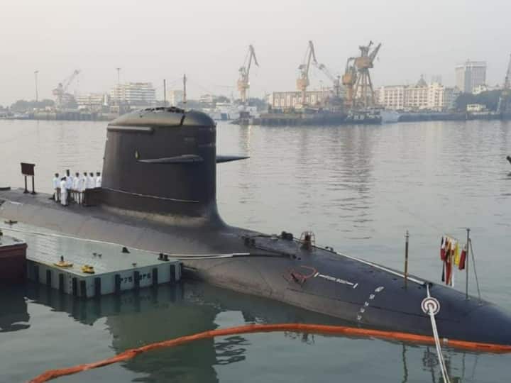 Submarine Vagir joined Indian Navy know why it is called silent killer navy chief admiral r hari kumar ann INS Vagir: समंदर की साइलेंट किलर है सबमरीन 'वागीर', भारतीय नेवी में हुई शामिल, जानें क्यों दिया गया इसे ये नाम