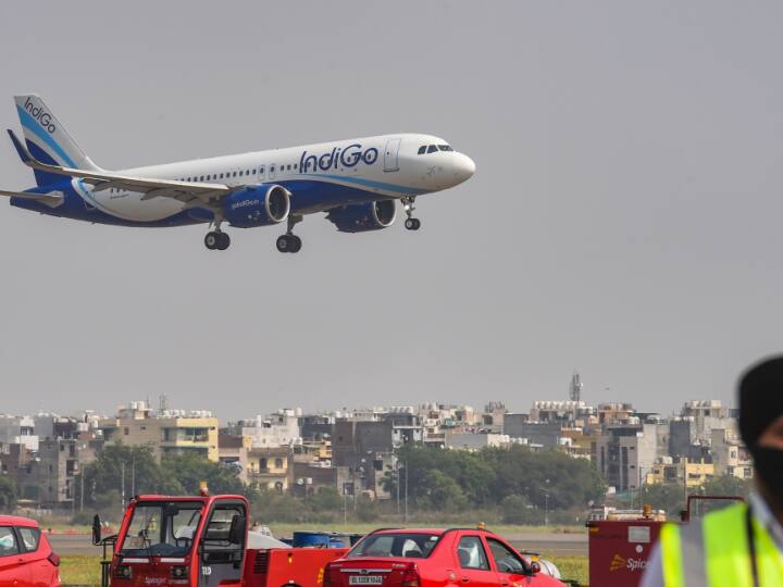 Indigo Flight passenger request to airhostess to Open Window for spit Gutkha, video Goes Viral ‘Excuse Me! खिड़की खोल देंगी? गुटखा थूकना है’, इंडिगो फ्लाइट में यात्री ने एयर होस्टेस से की रिक्वेस्ट! वीडियो वायरल