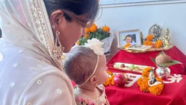 এমন পারিবারিক সুন্দর মুহূর্ত আগেও ভক্তদের সঙ্গে শেয়ার করেছেন ডাকসাইটে অভিনেত্রী।