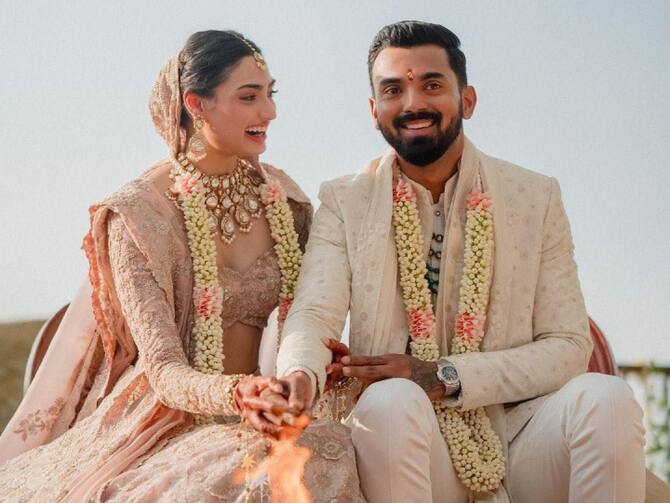 Kl Rahul Athiya Shetty Wedding Photos KL Rahul Athiya Shetty Gets Married  Check Rahul Athiya Wedding First Photo | KL Rahul Wedding: एक दूजे के हुए केएल  राहुल और अथिया शेट्टी, मुंबई