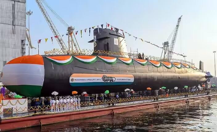 भारतीय नौदलाच्या (Indian Navy) ताफ्यात आज (सोमवारी) 'आयएनएस वागीर' पाणबुडी सामील होणार आहे.