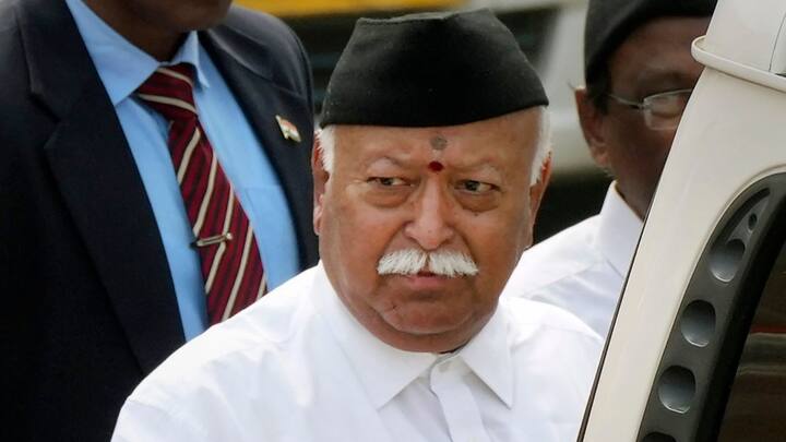 নেতাজির মূর্তিস্থাপন নিয়ে এর মধ্যেই বিস্তর গণ্ডগোল বেঁধেছে। তার মধ্যে সঙ্ঘপ্রধানের এহেন বার্তা।