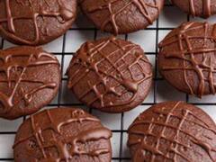 Nutty Cookies Recipe: आप भी Cookies लवर हैं तो ट्राई कीजिए अखरोज के चॉकलेट कुकीज, बनाना है बेहद आसान