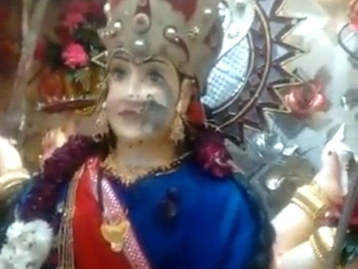 पाकिस्तान के क़ायदे-आज़म और बाबा-ए-कौम के नाम से मशहूर जिन्ना का ख्वाब यहां हिंदू अल्पसंख्यकों और उनके मंदिरों पर हो रहे लगातार हमले से टूटता और बिखरता जा रहा है. हिंदू मंदिरों का बनना तो दूर वहां जो मंदिर पहले से ही बने हैं उनका वहां बने रहना भी मुश्किल बना हुआ है. (फोटो ट्विटर)