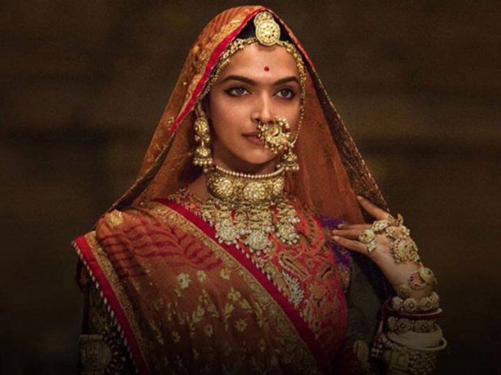 साल 2018  में 25 जनवरी को सुपरस्टार दीपिका पादुकोण, रणवीर सिंह और शाहिद कपूर की फिल्म 'पद्मावत' रिलीज हुई थी. विवादों में रहने के बावजूद इस फिल्म ने बॉक्स ऑफिस पर कमाल का प्रदर्शन किया. आलम ये रहा कि रिपब्लिक डे मौके पर रिलीज हुई 'पद्मावत' ने 302 करोड़ की रिकॉर्डतोड़ कमाई की थी.