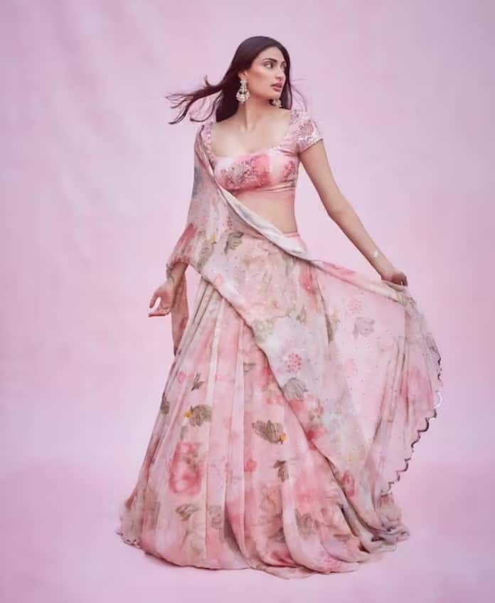 2022 సంవత్సరం వరకు అతియా ఆస్తుల విలువ సుమారు 28 కోట్లు.