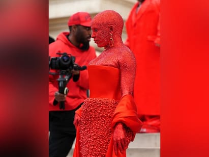 doja cat red dress designer Close up of the Custom Design Gown made in collaboration with Brett Alan Nelson and @Doja Cat for #paintthetownred #musicvideo #textileinnovation #behindthescenes #atelier #asherlevine