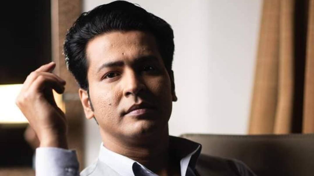 Anirban Bhattacharyya: গানে, সুরে, নাটকে একাই ফুটিয়ে তুললেন চরিত্রদের, অনির্বাণে মুগ্ধ কলকাতা লিটারারি মিট Anirban Bhattacharyya: Actor Director Anirban Bhattacharyya Performed a play in Kolkata Literary Meet, See the video Anirban Bhattacharyya: গানে, সুরে, নাটকে একাই ফুটিয়ে তুললেন চরিত্রদের, অনির্বাণে মুগ্ধ কলকাতা লিটারারি মিট