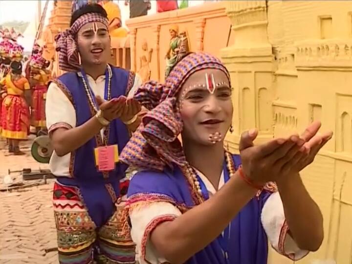 इस दौरान गणतंत्र दिवस पर कई राज्यों की झांकी भी निकाली जाएगी. इसकी तैयारी लगभग पूरी कर ली गई है. जिसकी झलक दिखने लगी है.