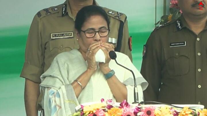 নেতাজির জন্মদিনে, আন্দামান ও নিকোবরের একুশটি অনামী দ্বীপের নাম রাখা হয়েছে বীর সেনাদের নামে। আর এহেন আবহেই নাম না করে দ্বীপের নামকরণ বিতর্কে প্রধানমন্ত্রীকে কটাক্ষ মুখ্যমন্ত্রীর।