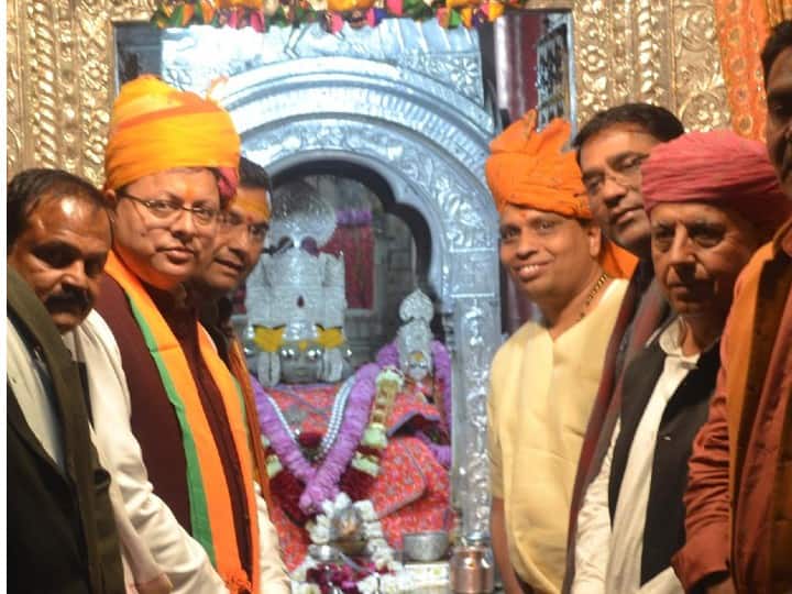 Rajasthan News Uttarakhand CM Pushkar Singh Dhami Reaches Pushkar Lord Brahma Temple to pray for Joshimath Sinking ANN Pushkar Mandir: जोशीमठ को आपदा से मुक्त कराने के लिए ब्रह्माजी की शरण में पहुंचे उत्तराखंड CM पुष्कर धामी, की प्रार्थना