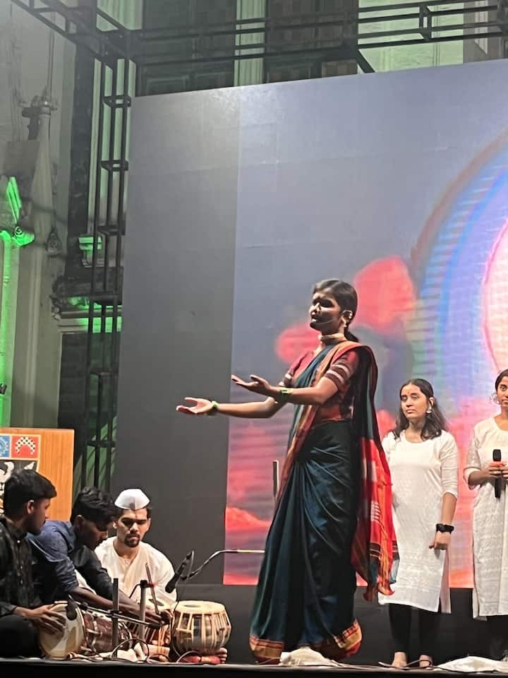 त्यांनी  मराठी भाषेच्या जतनासाठी जनजागृती सुद्धा केली. आमंत्रितांपैकी काही संत झेवियर्स महाविद्यालयाचेच विद्यार्थी होते.