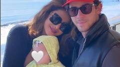 Priyanka Chopra:কোলে মেয়ে, স্বামীর সঙ্গে সৈকতে প্রিয়াঙ্কা!