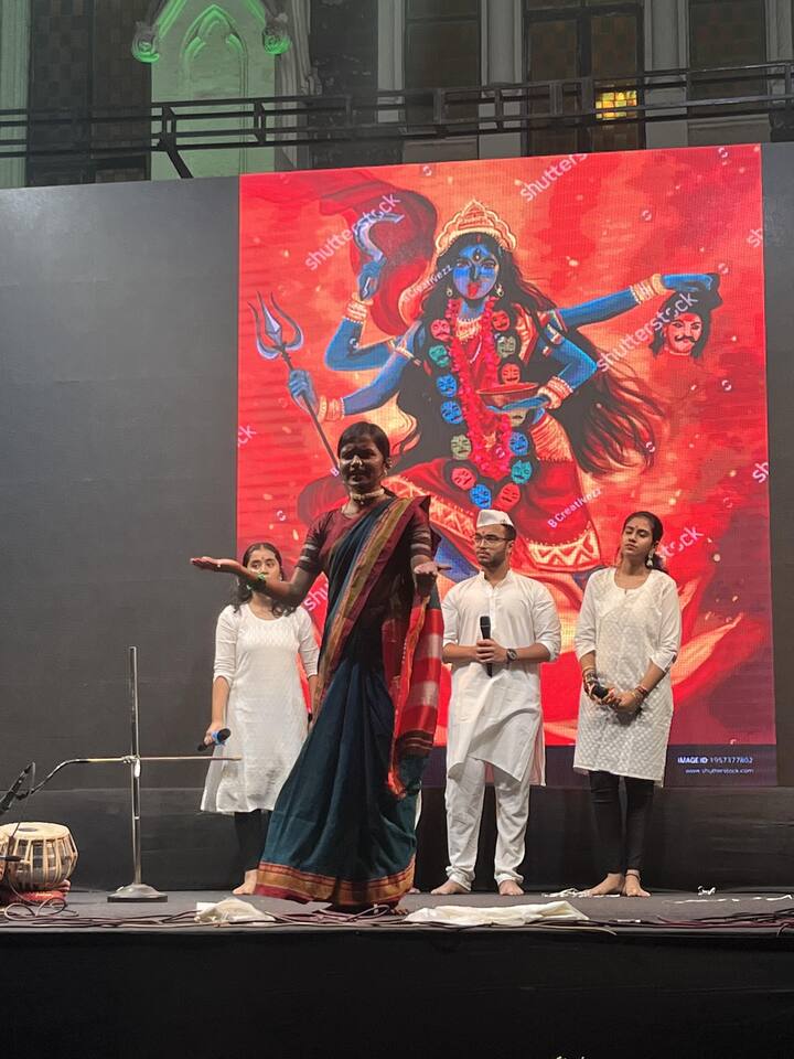 तुळजापूरच्या लोककलाकार कृष्णाईचं जादुई भारुडाने उपस्थितांची मनं जिंकली