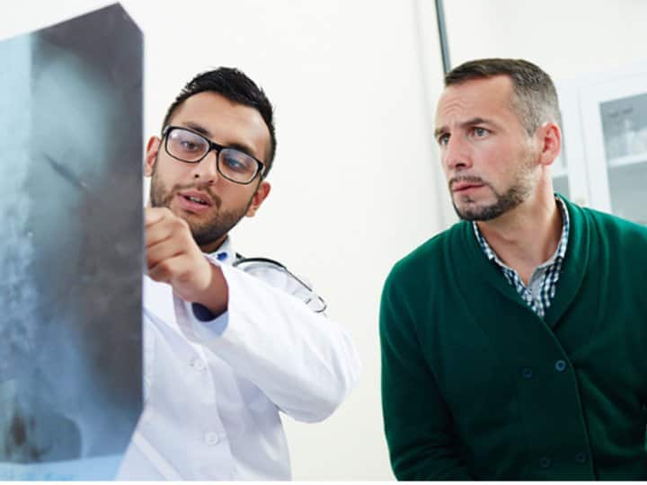 खराब जीवनशैली की वजह से हड्डियां कमजोर होने की सबसे आम निशानी है जोड़ों में दर्द होना, हालांकि सिर्फ ये निशानी ही काफी नहीं हैं. कई ऐसे टेस्ट हैं जिसके जरिए आप हड्डियों के दर्द का कारण जान पाएंगे..