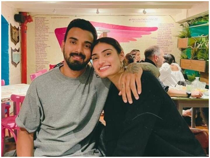 Athiya Shetty and KL Rahul will get married today know at what time Saat Phere will take place Athiya shetty-KL Rahul Wedding: आज केएल राहुल की दुल्हनियां बन जाएंगी अथिया शेट्टी, जानिए-किस समय लेंगे 'सात फेरे'