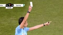 লাল বা হলুদ নয়, পর্তুগিজ ফুটবলে সাদা কার্ড দেখালেন রেফারি