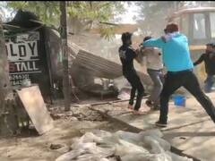 Watch: अतिक्रमण दस्ते के प्रभारी पर सरेआम जानलेवा हमला, तार से गला दबाकर मारने की कोशिश, सामने आया ये वीडियो