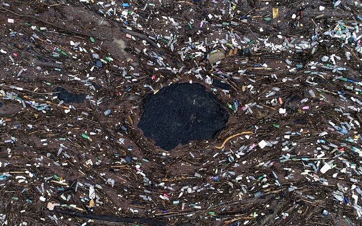 જ્યારે નદીમાં કચરો ન હોય તો બોસ્નિયા અને સર્બિયાની સરહદે આવેલી નદીમાં રાફ્ટિંગ પણ થાય છે. એક અંદાજ મુજબ આ સમયે નદીમાં જે કચરાના ઢગલા દેખાય છે તે 10 હજાર ઘનમીટર છે.